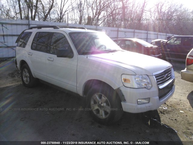 1FMEU73E49UA25852 - 2009 FORD EXPLORER XLT WHITE photo 1