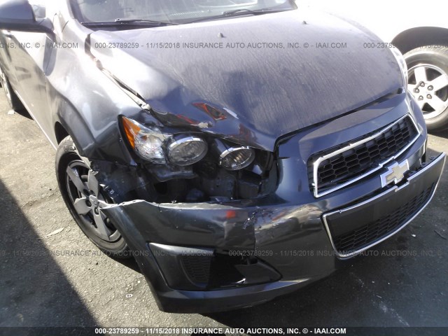 1G1JA6SG7E4130817 - 2014 CHEVROLET SONIC LS GRAY photo 6