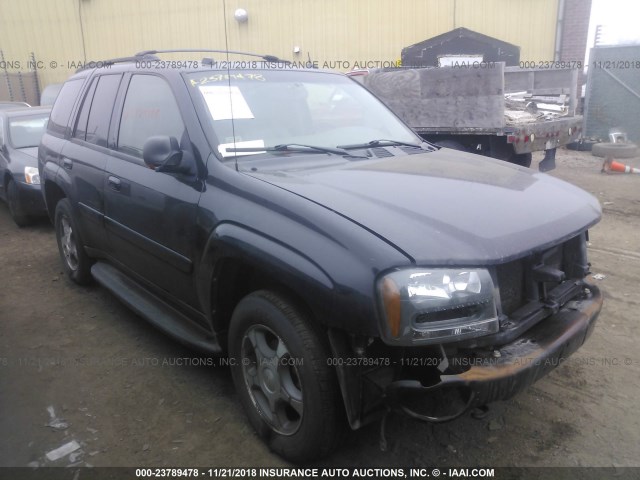 1GNDT13S952364951 - 2005 CHEVROLET TRAILBLAZER LS/LT BLACK photo 1