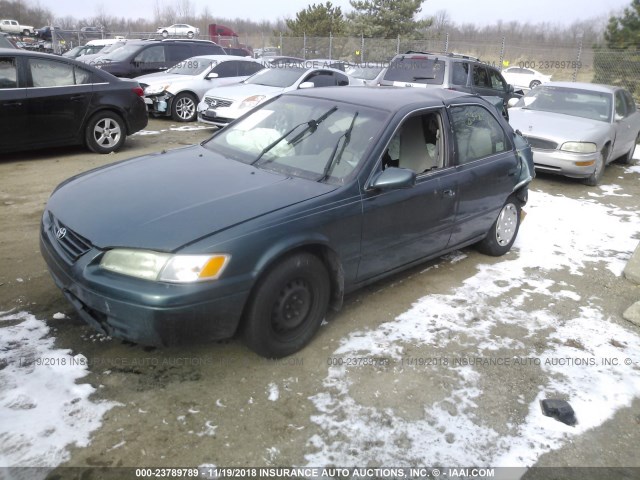 4T1BG28K6WU263595 - 1998 TOYOTA CAMRY CE/LE/XLE GREEN photo 2