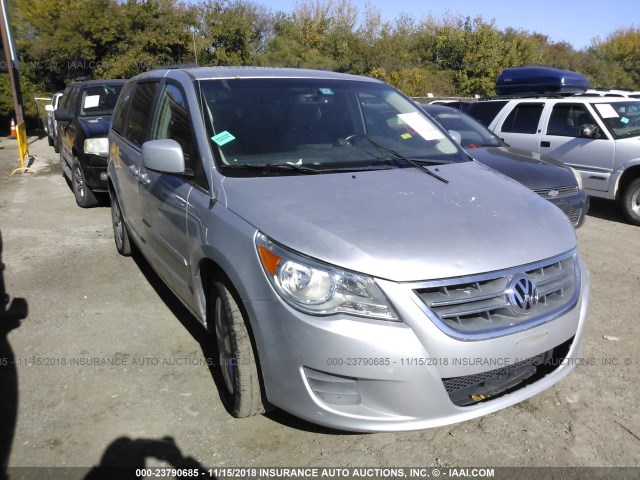 2V4RW3DG0BR695237 - 2011 VOLKSWAGEN ROUTAN SE SILVER photo 1