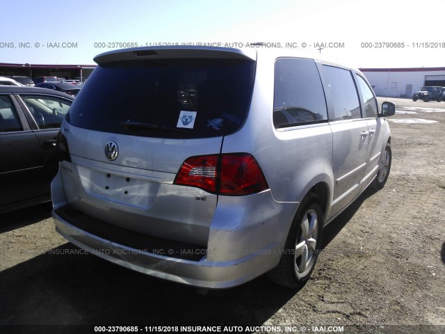 2V4RW3DG0BR695237 - 2011 VOLKSWAGEN ROUTAN SE SILVER photo 4