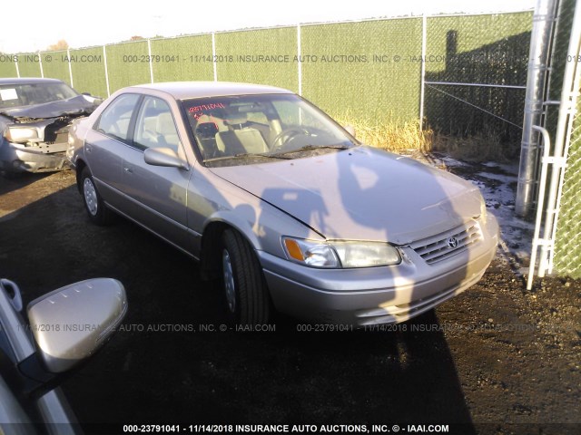 4T1BG22K9WU853184 - 1998 TOYOTA CAMRY TAN photo 1