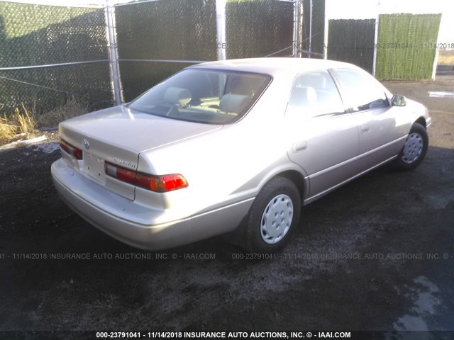 4T1BG22K9WU853184 - 1998 TOYOTA CAMRY TAN photo 4