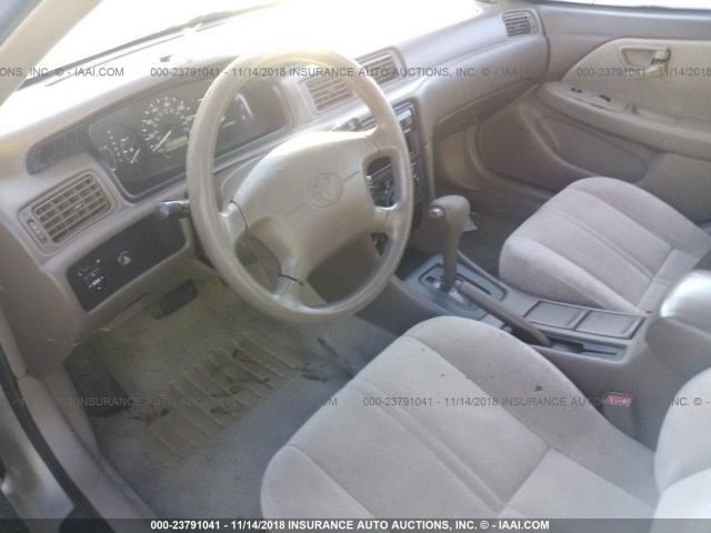 4T1BG22K9WU853184 - 1998 TOYOTA CAMRY TAN photo 5