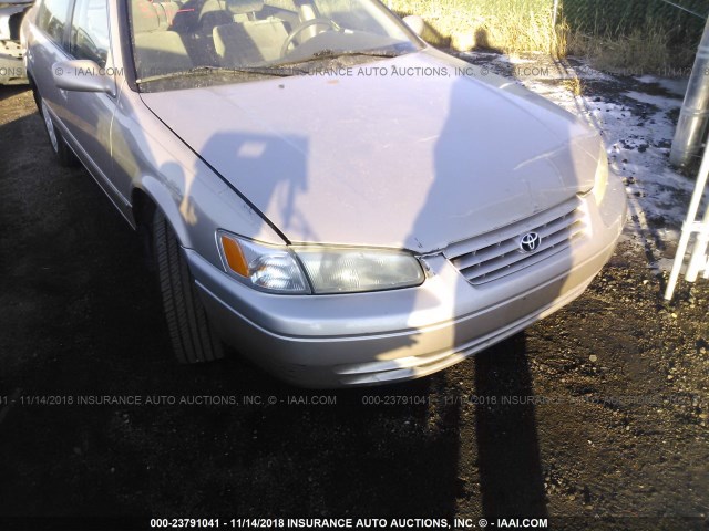 4T1BG22K9WU853184 - 1998 TOYOTA CAMRY TAN photo 6