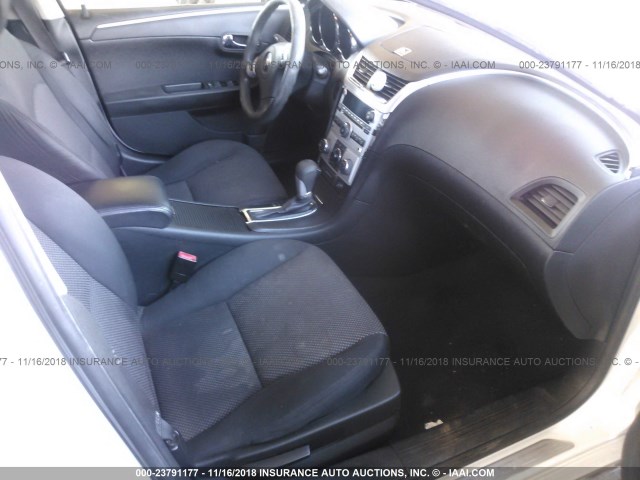 1G1ZC5E01CF113230 - 2012 CHEVROLET MALIBU 1LT WHITE photo 5
