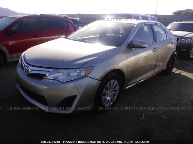 4T4BF1FK0ER382487 - 2014 TOYOTA CAMRY L/SE/LE/XLE GOLD photo 2