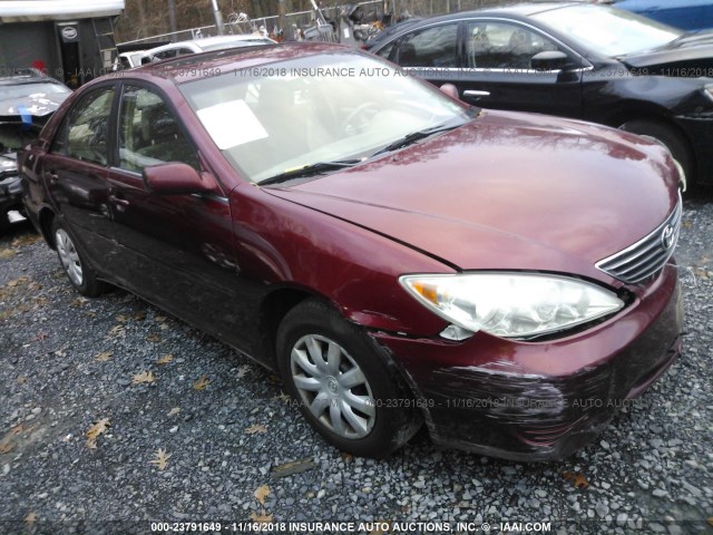 4T1BE30K45U043779 - 2005 TOYOTA CAMRY LE/XLE/SE RED photo 1