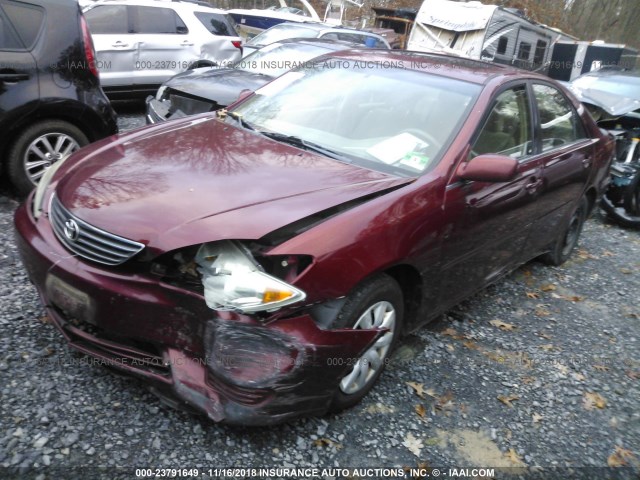 4T1BE30K45U043779 - 2005 TOYOTA CAMRY LE/XLE/SE RED photo 2