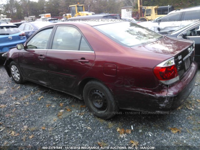 4T1BE30K45U043779 - 2005 TOYOTA CAMRY LE/XLE/SE RED photo 3