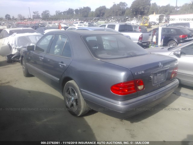 WDBJF55F6VA368079 - 1997 MERCEDES-BENZ E 320 GRAY photo 3