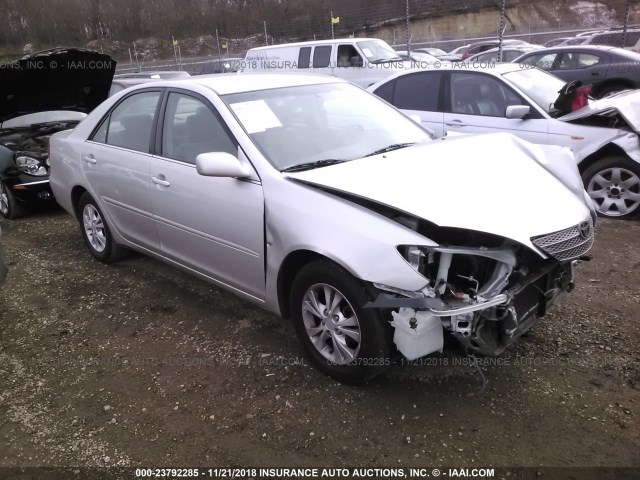 4T1BF32K94U568149 - 2004 TOYOTA CAMRY LE/XLE/SE SILVER photo 1