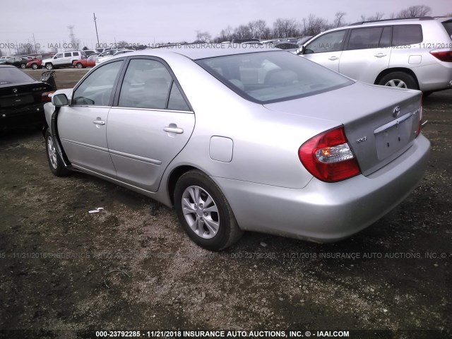 4T1BF32K94U568149 - 2004 TOYOTA CAMRY LE/XLE/SE SILVER photo 3