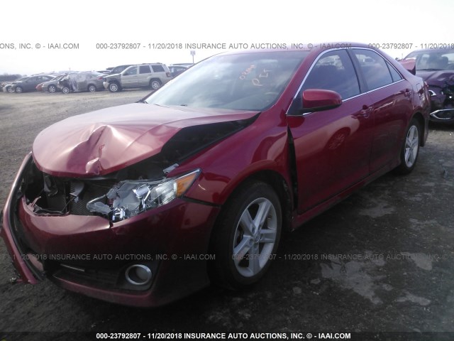 4T1BF1FK0EU843813 - 2014 TOYOTA CAMRY L/SE/LE/XLE 红色 照片 2