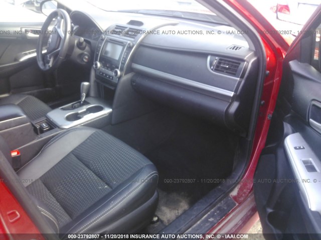 4T1BF1FK0EU843813 - 2014 TOYOTA CAMRY L/SE/LE/XLE 红色 照片 5