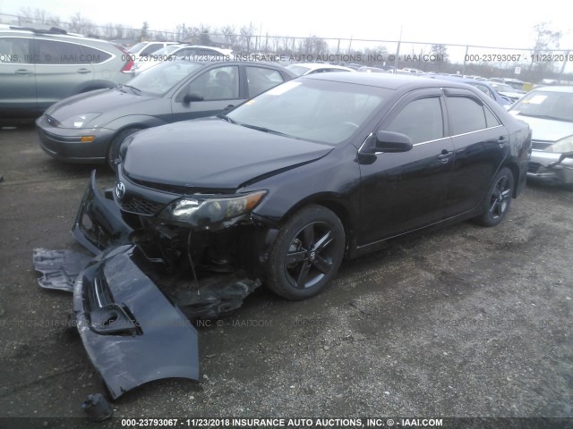 4T1BF1FK1DU276607 - 2013 TOYOTA CAMRY L/SE/LE/XLE Qara foto 2