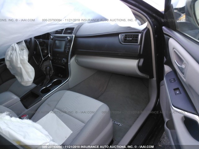 4T4BF1FK1GR541942 - 2016 TOYOTA CAMRY LE/XLE/SE/XSE BLUE photo 5