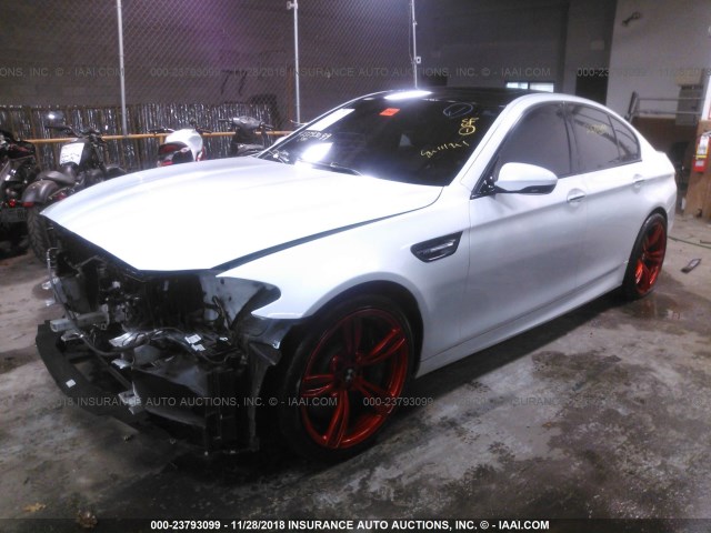 WBSFV9C50DC772504 - 2013 BMW M5 WHITE photo 2