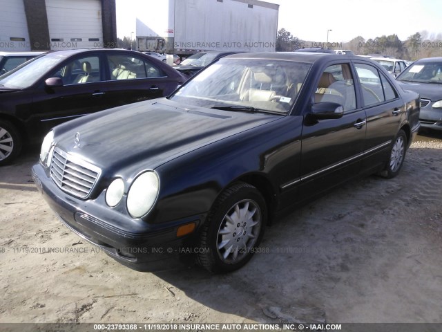 WDBJF65J2YB097708 - 2000 MERCEDES-BENZ E 320 BLACK photo 2