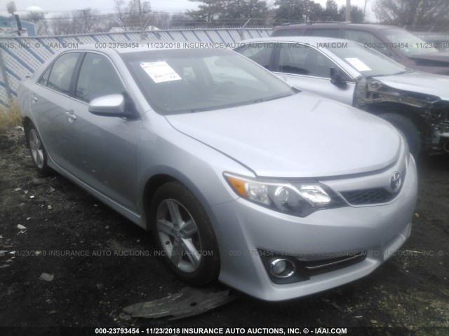 4T1BF1FK9DU671781 - 2013 TOYOTA CAMRY L/SE/LE/XLE Gümüş foto 1