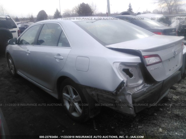 4T1BF1FK9DU671781 - 2013 TOYOTA CAMRY L/SE/LE/XLE Gümüş foto 3