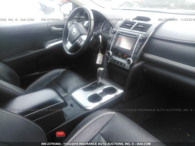 4T1BF1FK9DU671781 - 2013 TOYOTA CAMRY L/SE/LE/XLE Gümüş foto 5
