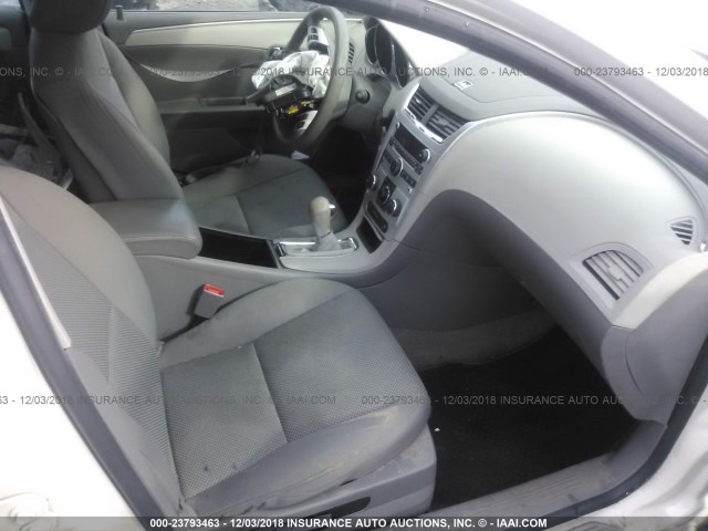 1G1ZC5E00CF299178 - 2012 CHEVROLET MALIBU 1LT WHITE photo 5
