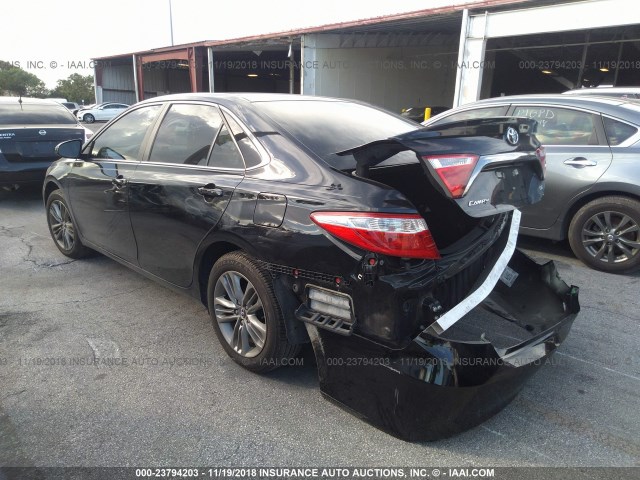 4T1BF1FK6HU271909 - 2017 TOYOTA CAMRY LE/XLE/SE/XSE BLACK photo 3