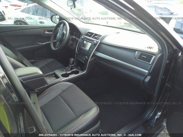 4T1BF1FK6HU271909 - 2017 TOYOTA CAMRY LE/XLE/SE/XSE BLACK photo 5