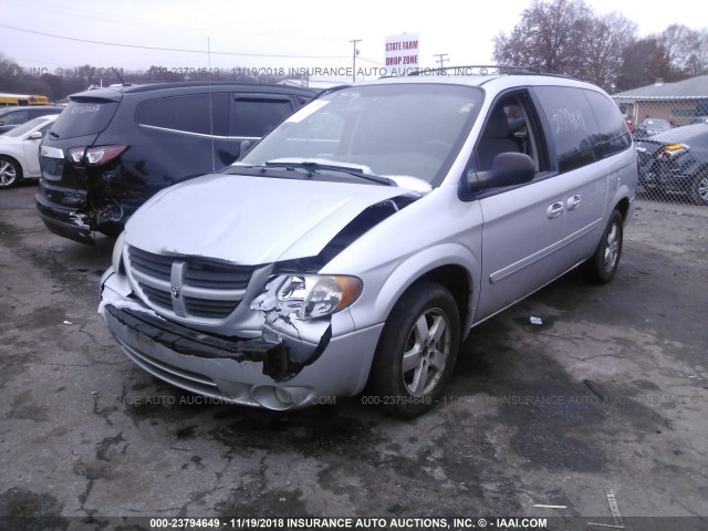 2D4GP44L37R180180 - 2007 DODGE GRAND CARAVAN SXT SILVER photo 2