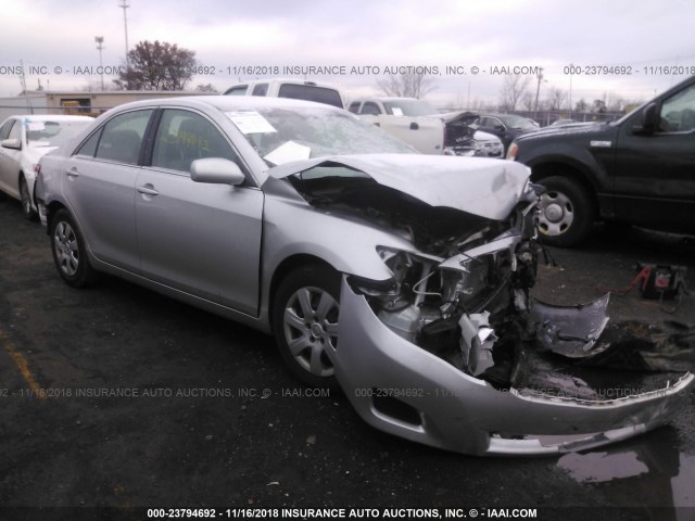 4T4BF3EK3BR203982 - 2011 TOYOTA CAMRY SE/LE/XLE 银色 照片 1