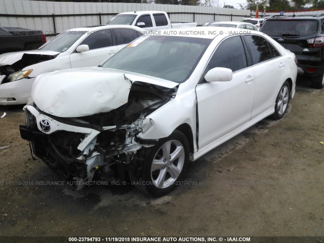 4T1BF3EK3AU544792 - 2010 TOYOTA CAMRY SE/LE/XLE WHITE photo 2