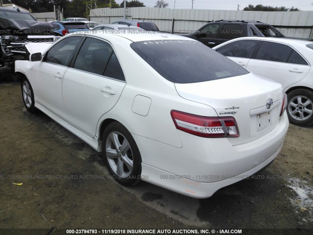 4T1BF3EK3AU544792 - 2010 TOYOTA CAMRY SE/LE/XLE WHITE photo 3