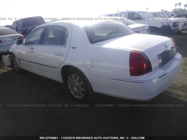 2LNBL8CV6BX750699 - 2011 LINCOLN TOWN CAR SIGNATURE LIMITED WHITE photo 3