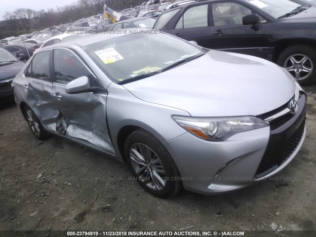 4T1BF1FK5HU416387 - 2017 TOYOTA CAMRY LE/XLE/SE/XSE GRAY photo 1
