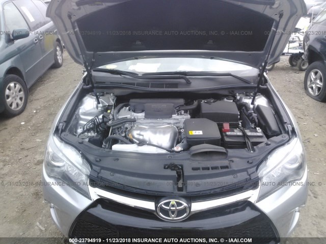 4T1BF1FK5HU416387 - 2017 TOYOTA CAMRY LE/XLE/SE/XSE GRAY photo 10