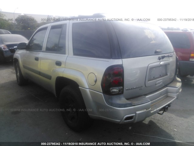 1GNDS13S052122052 - 2005 CHEVROLET TRAILBLAZER LS/LT SILVER photo 3