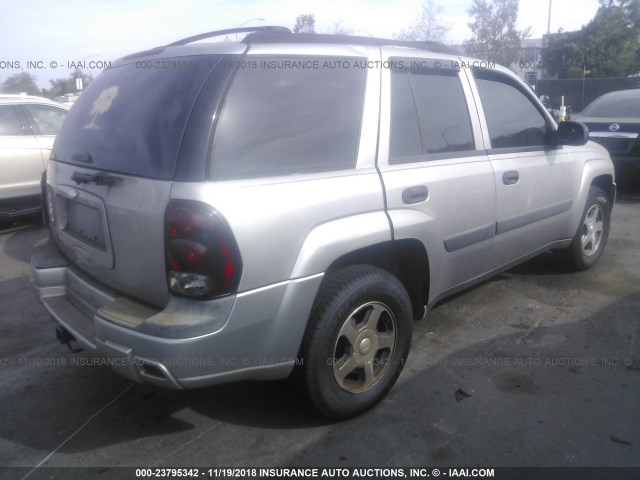 1GNDS13S052122052 - 2005 CHEVROLET TRAILBLAZER LS/LT SILVER photo 4