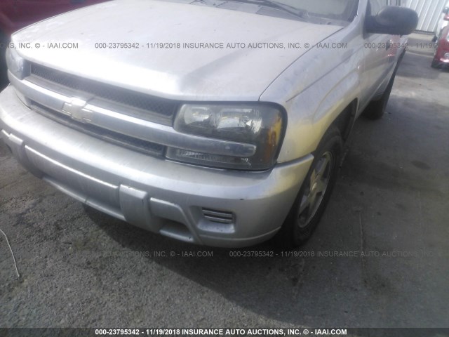 1GNDS13S052122052 - 2005 CHEVROLET TRAILBLAZER LS/LT SILVER photo 6