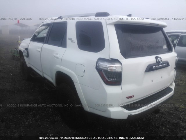 JTEBU5JR7H5454392 - 2017 TOYOTA 4RUNNER SR5 PREM/LTDL/TRAIL/TRD WHITE photo 3