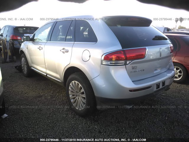 2LMDJ8JK4CBL01113 - 2012 LINCOLN MKX SILVER photo 3