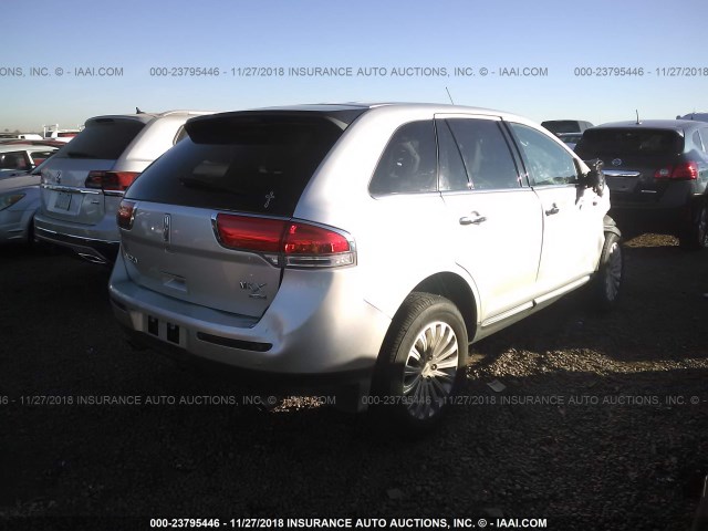 2LMDJ8JK4CBL01113 - 2012 LINCOLN MKX SILVER photo 4