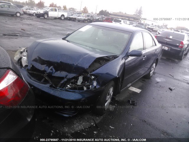 4T1BE32K82U543002 - 2002 TOYOTA CAMRY LE/XLE/SE BLUE photo 2
