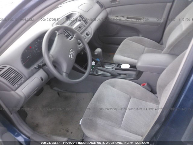 4T1BE32K82U543002 - 2002 TOYOTA CAMRY LE/XLE/SE BLUE photo 5