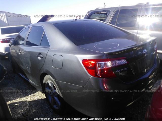 4T1BF1FK0CU041730 - 2012 TOYOTA CAMRY SE/LE/XLE GRAY photo 3