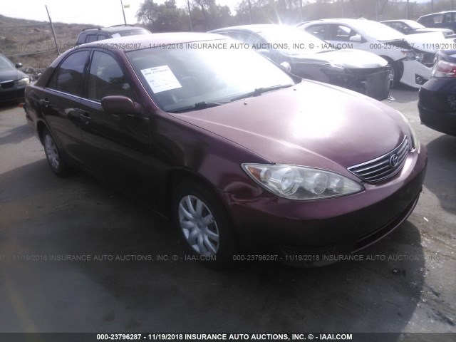4T1BE32K55U408239 - 2005 TOYOTA CAMRY LE/XLE/SE RED photo 1