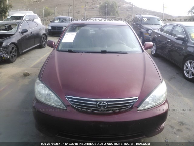 4T1BE32K55U408239 - 2005 TOYOTA CAMRY LE/XLE/SE RED photo 6