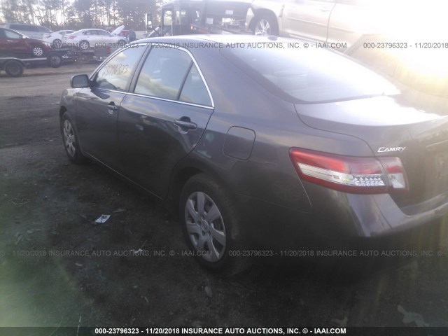4T1BF3EK7AU031061 - 2010 TOYOTA CAMRY SE/LE/XLE 灰色 照片 3