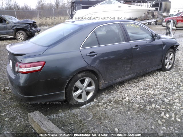 4T1BF3EK5BU605724 - 2011 TOYOTA CAMRY SE/LE/XLE GRAY photo 4